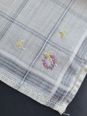 Pañuelo vintage para damas bordado rosa floral púrpura a cuadros Foto 1 de 4