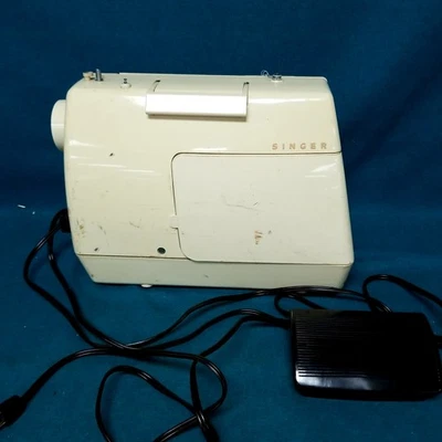 VTG Singer Genie #354 Portable Electric Sewing Machine Complete Works w extras - Image 1 of 4