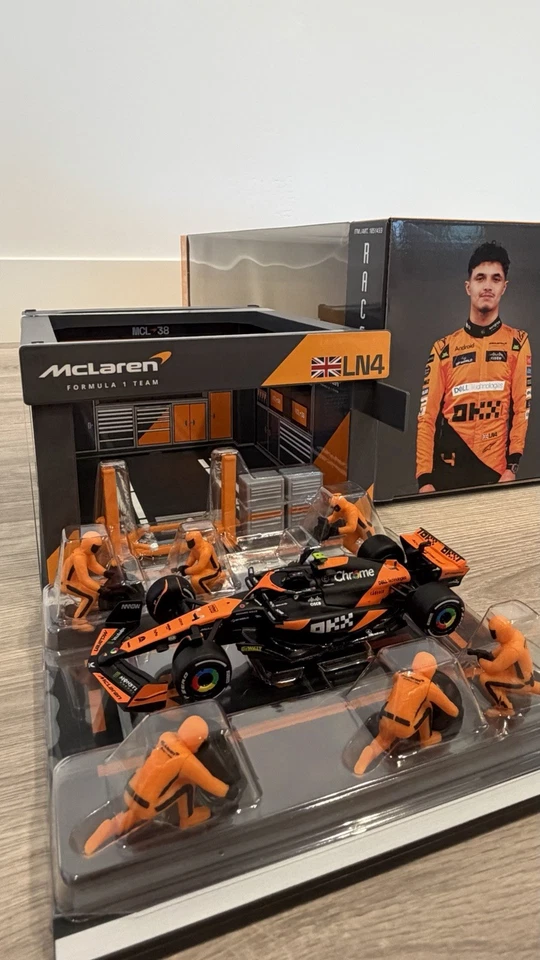 Bburago 1:43 2024 Race McLaren MCL38 Pit Pass, Norris #4 Foto 1 de 3