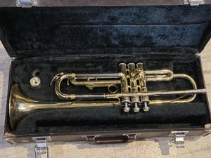 Trompeta Yamaha YTR 232 con estuche Japón COMO ESTÁ REPUESTOS O REPARACIÓN - Imagen 1 de 11