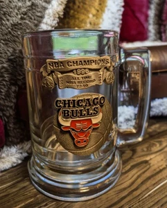Chicago Bulls Glass Stein Mug NBA Champions 1996 With Metal Emblem - Picture 1 of 6
