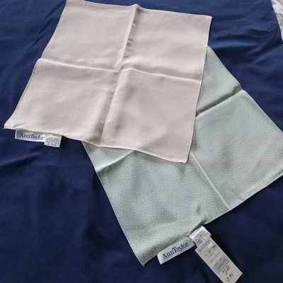 Cuadrados de bolsillo 100 % seda fina Ann Taylor para dama. (lote de 2) melocotón como nuevo con etiquetas Foto 1 de 4