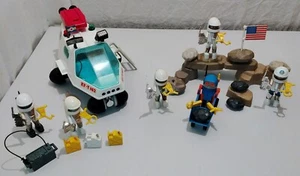 LOT PLAYMOBIL NAVETTE SPATIALE VINTAGE- 5 COSMONAUTES BLANC- ROBOT- ESPACE - Photo 1/11