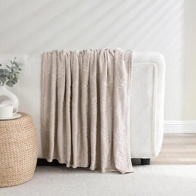 Manta polar Kate Aurora ultra suave y felpa hipoalergénica con acento floral Foto 1 de 4