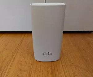 NETGEAR Orbi AC2200 Wall-Plug Whole Home Mesh WiFi Satellite Extender (RBW30) - Picture 1 of 2