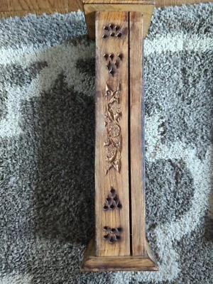 Soporte de incienso de madera Elegant Expressions tallado 12" Foto 1 de 4