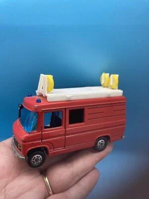 Raro camión de bomberos Siku Mercedes Benz L 406 D unidad de emergencia de rescate acuático Alemania Foto 1 de 4