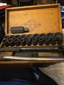 Antiguo juego de enchufes Frank Mossberg modelo T Ford anterior a 1920 CAJA DE HERRAMIENTAS 1911-1913 - Imagen 1 de 10