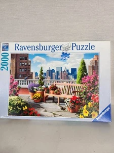 Rompecabezas Ravensburger 2000 piezas jardín en la azotea #813674 2013 Alan Giana leer - Imagen 1 de 9