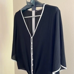 Vince Camuto 70s inspired black and white tie at the waist blouse V-neck size M - Picture 1 of 9