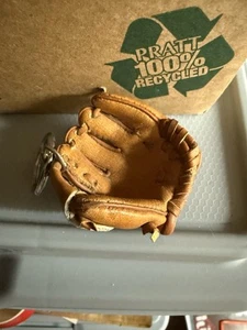 Vintage 1990's Mini Baseball Glove Leather Keychain Keyring - Picture 1 of 2