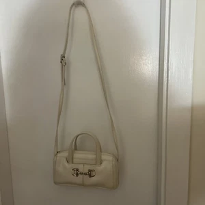 Koltov elfenbeinfarben Schulterriemen Handtasche silberfarben Horsebit 8” x 4,5” x 2,5” - Bild 1 von 6