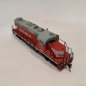 HO Proto 2000 Burlington Route GP20 CB&Q Red #935 Locomotive Runs - Bad Gears - Picture 1 of 7
