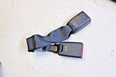 LEXUS IS250 IS350 HEBILLA DE CINTURÓN DE SEGURIDAD TRASERO DERECHO Y CENTRAL OEM 2014-2016 💠 Foto 1 de 2