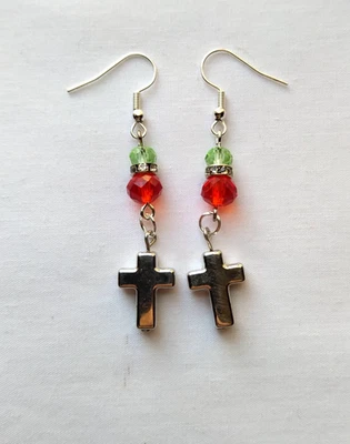 Brincos pendurados de contas de vidro vermelho verde cruz bloco feitos à mão tom prata gancho - Imagem 1 de 4
