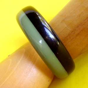 Jlor535 / REMINISCENCE / BRACELET EN RÉSINE DE COULEUR VERT OLIVE ET NOIR - Foto 1 di 2