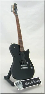 Guitarra Miniatura MATT BELLAMY Manson CORT MUSE con Púa de Guitarra - Imagen 1 de 2