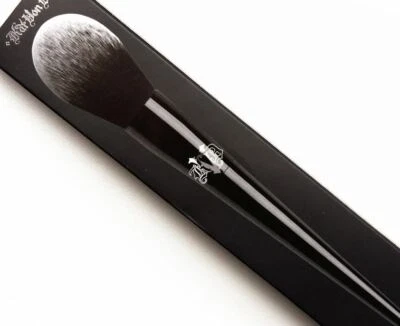 Cepillo KAT VON D KVD Lock-It Setting Powder #20 - Nuevo en caja 100 % auténtico NUEVO con CAJA Foto 1 de 3