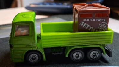 Siku 0828 LKW Recycling-Transporter grün - Bild 1 von 4