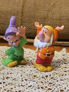 2 DISNEY Snow White SEVEN 7 DWARFS Figure DOPEY/SNEEZY PVC Figurine Vintage Toy - Picture 1 of 8