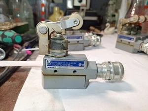 MICRO SWITCH BZE6-2RN2 8919 LIMIT SWITCH **NEW** Unused - Picture 1 of 3