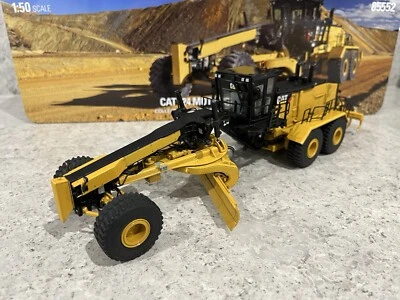 Diecast Masters - CAT 25 Motor Grader - 85552 - 1:50 Scale - Mint/New - Image 1 of 4
