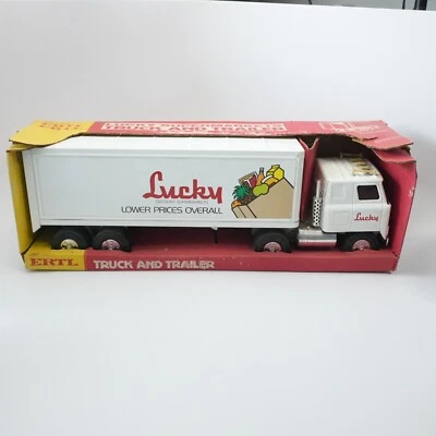 Винтажный трактор грузовик и прицеп Ertl супермаркет Lucky Discount 22 дюйма - Изображение 1 из 4