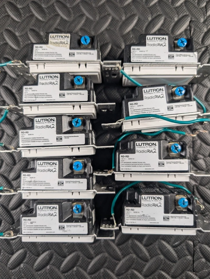 Interruptor de luz remoto Lutron RD-RS-WH RadioRA 2 120V AC - blanco usado Foto 1 de 1