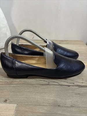 Women's 7.5 Naturalizer Navy Blue Slip On Loafer Casual Shoes - Image 1 of 4