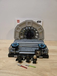 LEGO Star Wars (75352) - Emperor's Throne Room Diorama. Looks Complete. See Desc - Picture 1 of 11