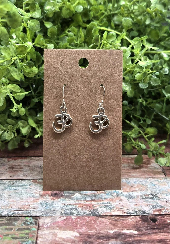 Brincos de prata sem níquel Om Charm - Imagem 1 de 1