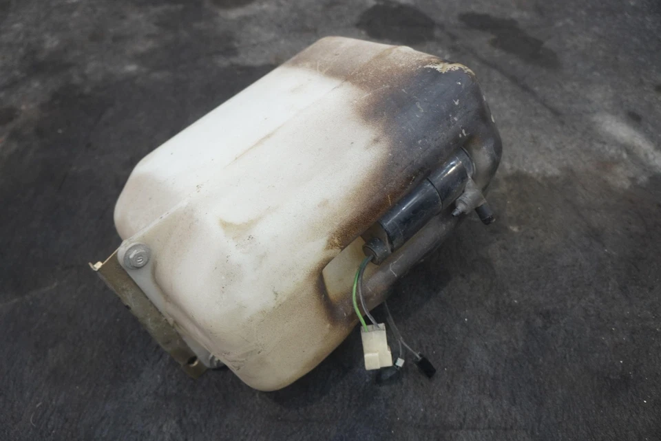 车头灯前照灯洗衣机水库瓶箱 UD25765 宾利 Mulsanne 1988 — 第 1/4 张图片