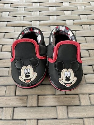 Zapatos para cuna de bebé Disney Mickey Mouse talla 4W Foto 1 de 4