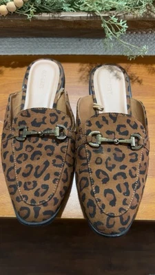 Old Navy Womens Leopard Slide Flats Mule 9 Shoes - Image 1 of 4