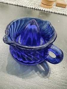 Vintage Cobalt Blue Double Spout Swirl Glass Reamer Juicer - Picture 1 of 3