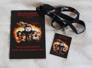 German 2014 Movie/Comicon Brochure & Guest ID Tag HANDSIGNIERT by JULIAN GLOVER - Bild 1 von 4