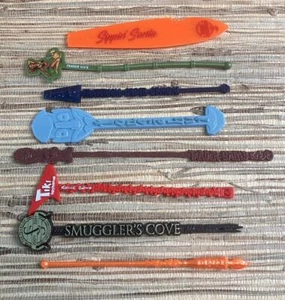 8 TIKI Bar Swizzle Stick Tonga Hut High Roller Hidden Harbor Tabú Hades' Trader - Imagen 1 de 8