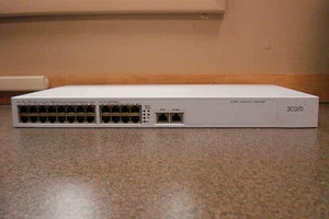 3Com SuperStack III Ethernet Switch 4226T 24-Ports 3C17300 1730-010-000-7.00 - Afbeelding 1 van 1