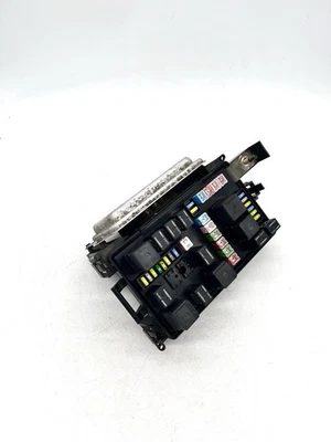 Read! 2005 DODGE MAGNUM BODY CONTROL MODULE FUSE BOX BCM OEM - Image 1 of 4