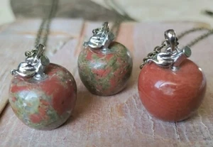Collana con pietre preziose di mela regalo per la sua insegnante - Foto 1 di 4
