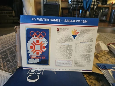 XIV JUEGOS OLÍMPICOS DE INVIERNO SARAJEVO 1984 PARCHE COLECCIONABLE Y TARJETA INFORMATIVA Foto 1 de 2