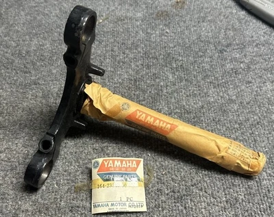 NOS YAMAHA 164-23340-00 1967 YL2 100cc HORQUILLA DELANTERA PLACA TRIPLE INFERIOR Foto 1 de 4