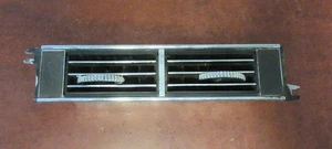 1967-68 Mustang Original/Used Standard Center Dash AC Vent - Bild 1 von 4