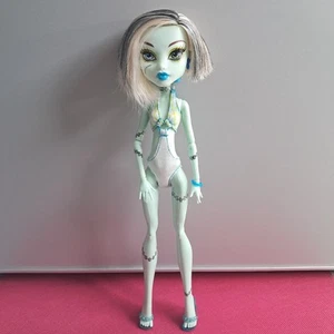 Monster High Puppe Frankie Stein Skull Shores Schädelküste 2012 - Bild 1 von 8