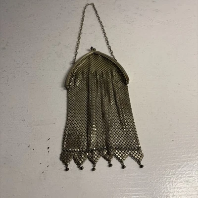 Bolso de mano Art Deco de malla dorada Armor de 1900 con detalles de cabujón azul Foto 1 de 4