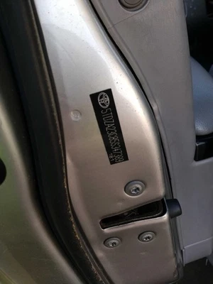 Parachoques delantero usado refuerzo se adapta a: Toyota Sienna 2005 grado delantero A Foto 1 de 4