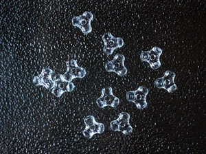 Rigging Tri Beads 200pcs 11mm - 2.3mm Hole Deep Drop Rigs Fishing Beads - Clear - Picture 1 of 1