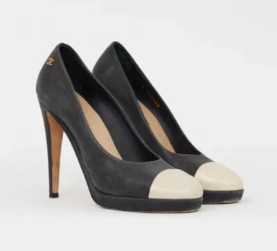 Chanel Talla 38 • Zapatos de tacón de plataforma de gamuza verde oscuro Usados en Excelente Condición Foto 1 de 4