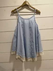 Umgee USA Seersucker Spaghetti Strap Top Lace Hem Flowy Tank Blue White Medium - Picture 1 of 6