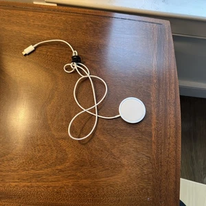 Apple MagSafe Charger - Picture 1 of 2